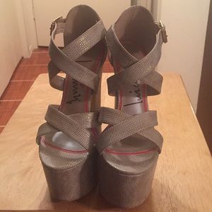 Luichiny Jaw Dropper platform Sandal